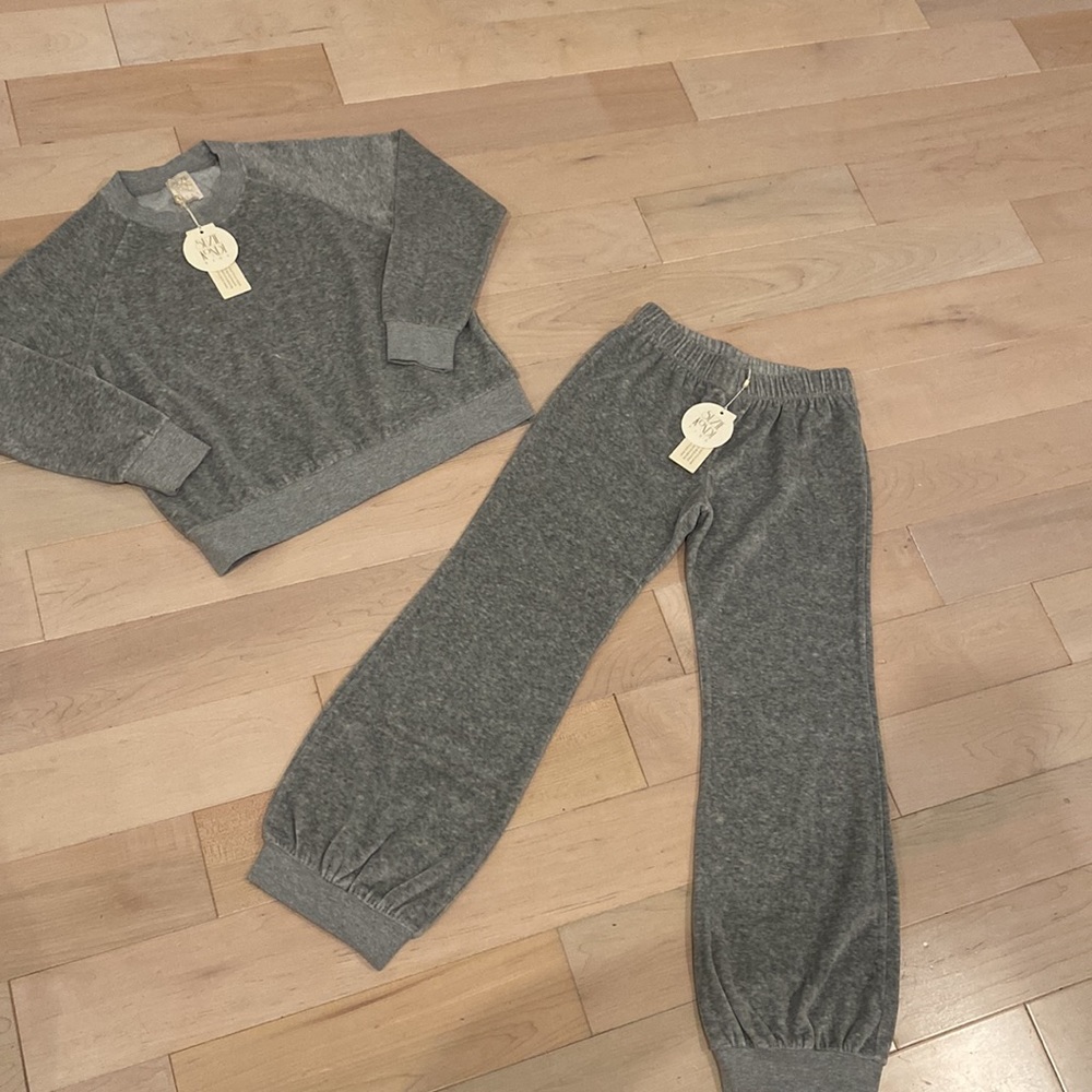 Suzie Kondi girls soft Heather velour grey track pants crew top set 6